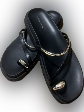 Madden Girl Women’s Caribbean Sandals💛🖤